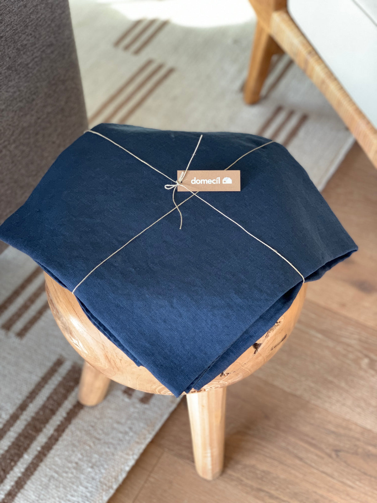 Navy Blue Linen Tablecloth by Domecíl